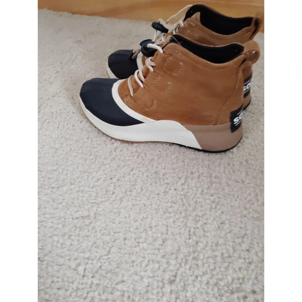 SOREL Out N About IV Classic Kids Boots Taffy/Black Waterproof Hand Crafted 2Y